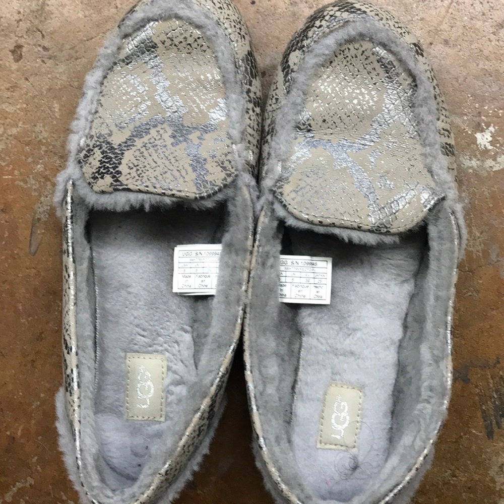 Ugg shoes size 8